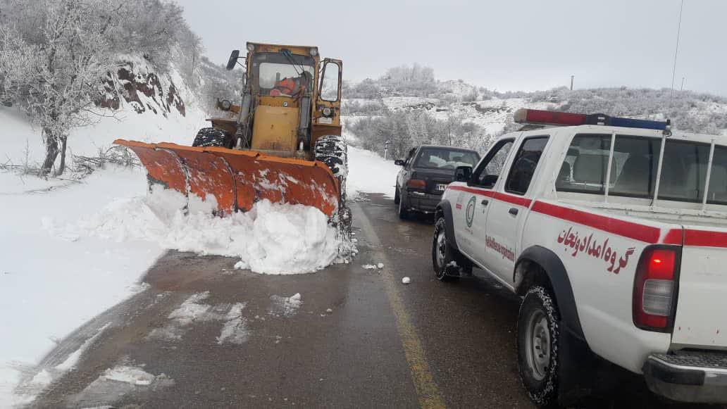  نجات خانواده در راه مانده در گردنه شلمی مراوه تپه در گلستان